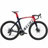 Vélo Route TREK Madone SLR 6 ETap Bleu Rouge 3 Vélo Route TREK Madone SLR 6 ETap Bleu Rouge -Vélos Complets Soldes trek22 madslr6br47 Velo Route TREK Madone SLR 6 eTap Bleu Rouge 1x1200
